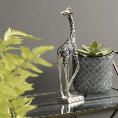 Giraffe Sculpture - Standing Giraffe - Head Looking Back