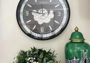 Clock, Wall Hanging, Battery Operated, Glass Face