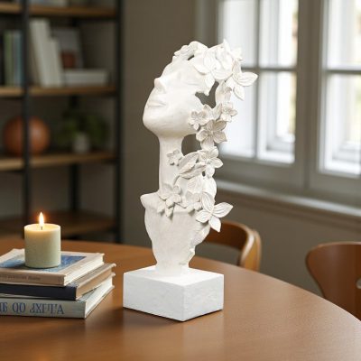 Statue ‘Cream Face Lady’ Antique Cream